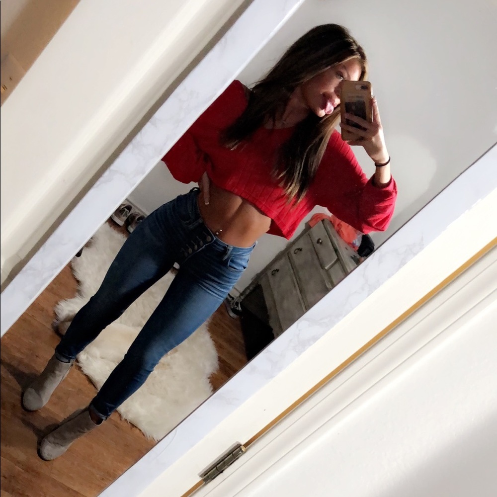 Red super cropped sweatshirt
